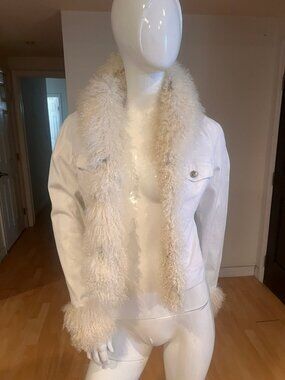 VINTAGE Y2K BEBE MONGOLION FAUX TRIM DENIM TRUCKER JACKET SIZE M MEDIUM WHITE